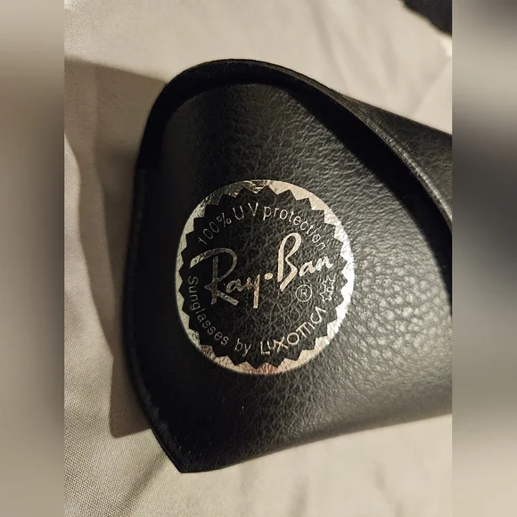 Ray-Ban Black Leather Sunglasses Case With Cleaning Cloth - Picture 2 of 4